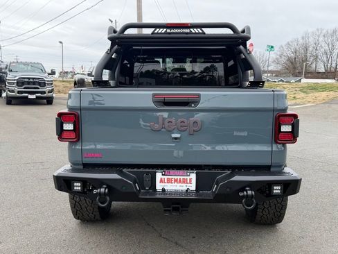 New 2025 Jeep Gladiator Rubicon w/ Convenience Group AWD/4WD image 4