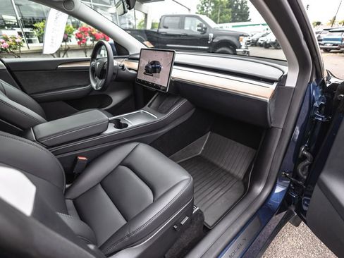 Used 2024 Tesla Model Y Long Range AWD/4WD image 28