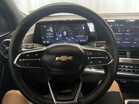 Used 2025 Chevrolet Equinox LT FWD image 13
