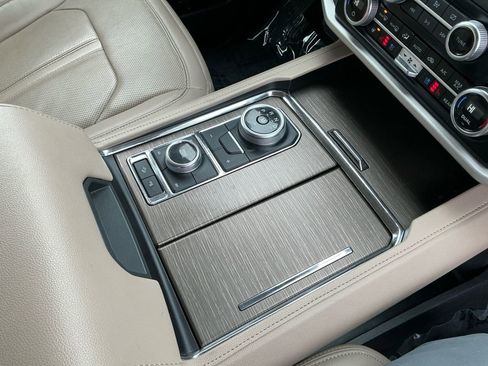 Used 2024 Ford Expedition Limited image 19