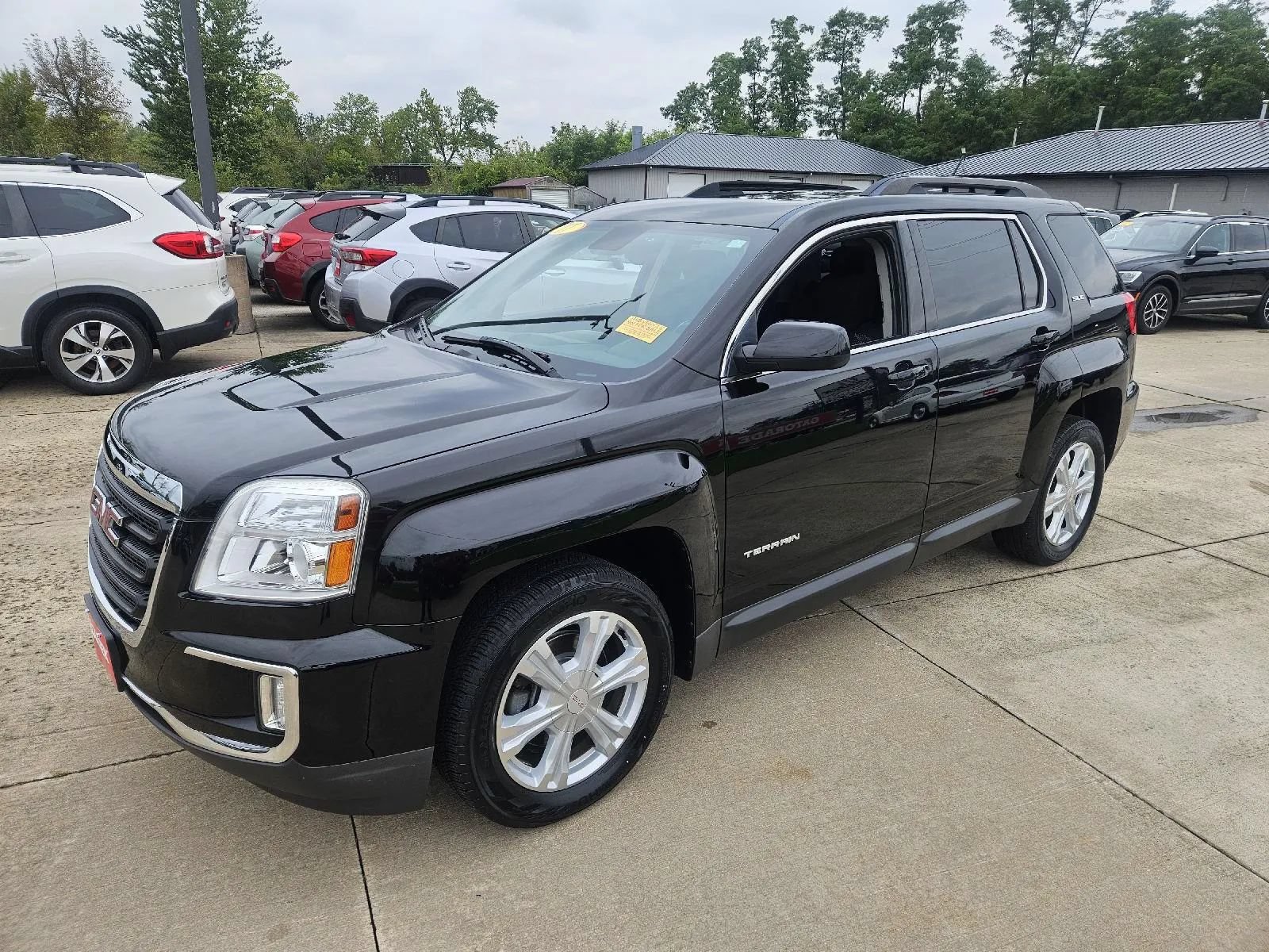 Used 2017 GMC Terrain SLE w/ Convenience Package FWD image 3