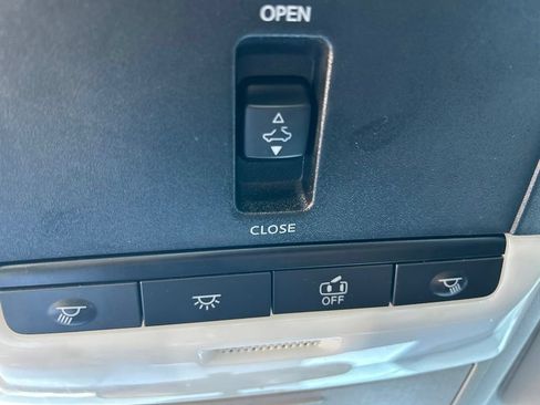 Used 2022 Nissan Altima 2.5 SR w/ Midnight Edition Package FWD image 17