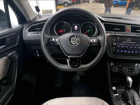 Used 2021 Volkswagen Tiguan SE AWD/4WD image 17