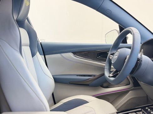 Used 2025 Aston Martin DBX 707 image 21