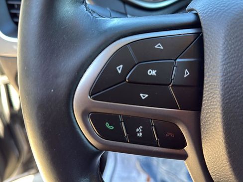 Used 2019 Jeep Cherokee Latitude Plus w/ Cold Weather Group image 25