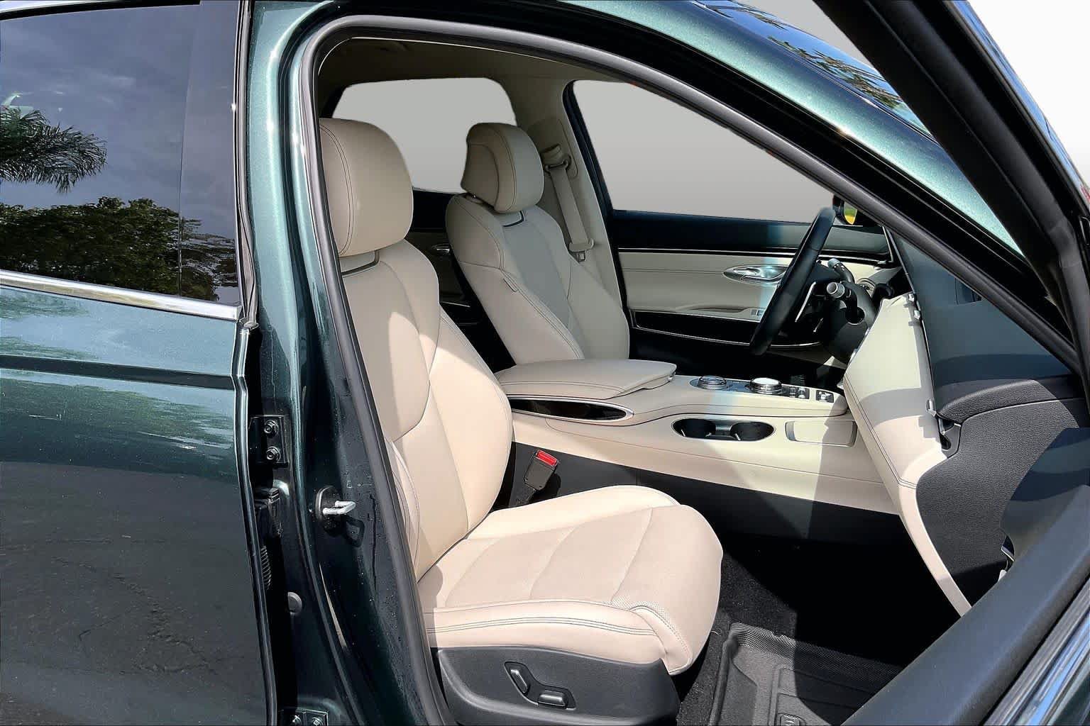 Used 2023 Genesis GV70 2.5T AWD/4WD image 8