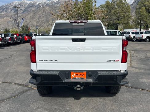 Used 2023 Chevrolet Silverado 1500 ZR2 w/ Technology Package AWD/4WD image 10