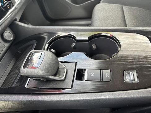 Used 2024 Nissan Rogue SV image 25