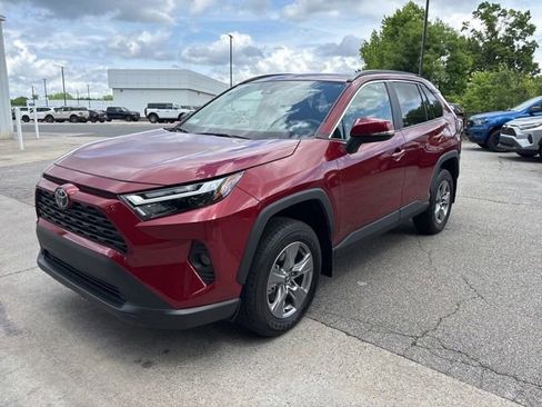 Used 2025 Toyota RAV4 XLE w/ Convenience Package FWD image 4