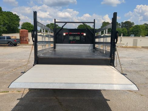 Used 2022 RAM 5500 Tradesman w/ Chrome Appearance Group RWD image 11