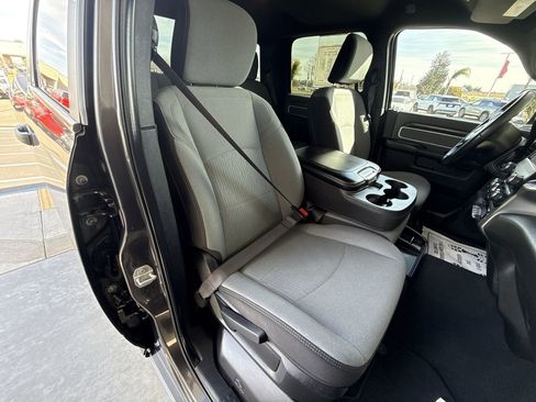 Used 2022 RAM 2500 Big Horn w/ Cold Weather Group image 25