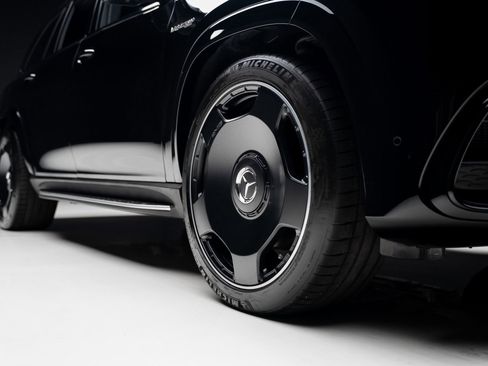 Used 2025 Mercedes-Benz GLS 63 AMG 4MATIC image 91