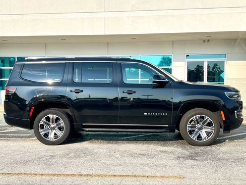 Used 2024 Jeep Wagoneer Series II image 3