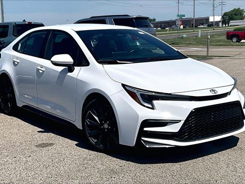 Used 2025 Toyota Corolla SE FWD image 36