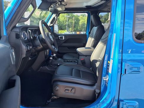 New 2025 Jeep Gladiator High Tide image 4