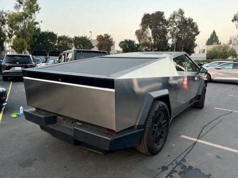 Used 2024 Tesla Cybertruck AWD Crew Cab image 3