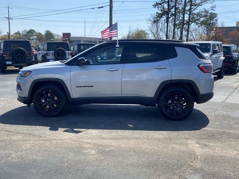 Used 2024 Jeep Compass Latitude w/ Altitude Special Edition image 8
