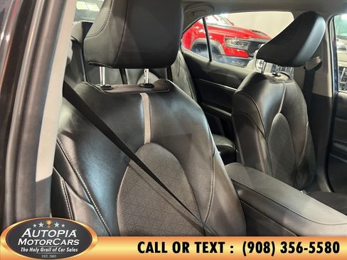Used 2018 Toyota Camry XLE FWD image 14