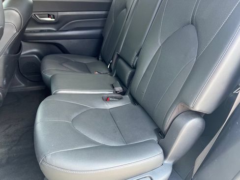 Used 2024 Toyota Grand Highlander AWD image 15