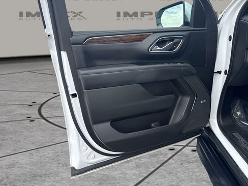 Used 2023 Chevrolet Suburban Premier RWD image 27