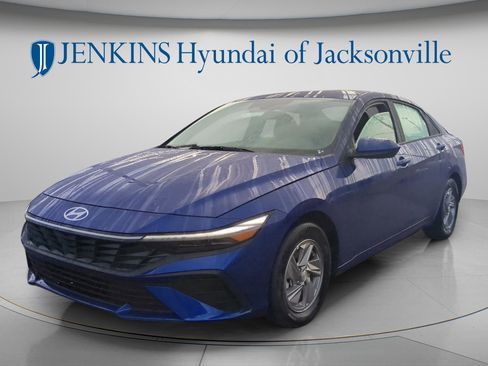 New 2025 Hyundai Elantra SE FWD image 7