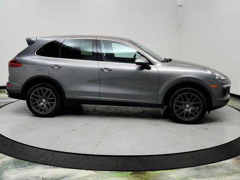 Used 2016 Porsche Cayenne AWD/4WD image 4