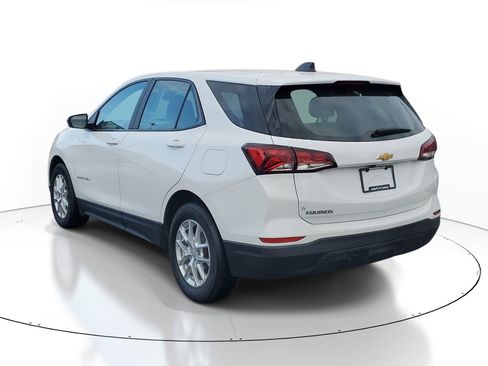 Used 2023 Chevrolet Equinox LS image 3