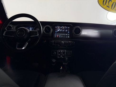 Used 2021 Jeep Wrangler Unlimited Sahara w/ Uconnect 4C Nav & Sound Group AWD/4WD image 17