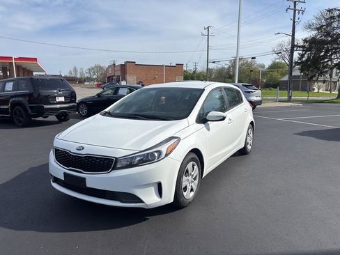 Used 2017 Kia Forte LX FWD image 2