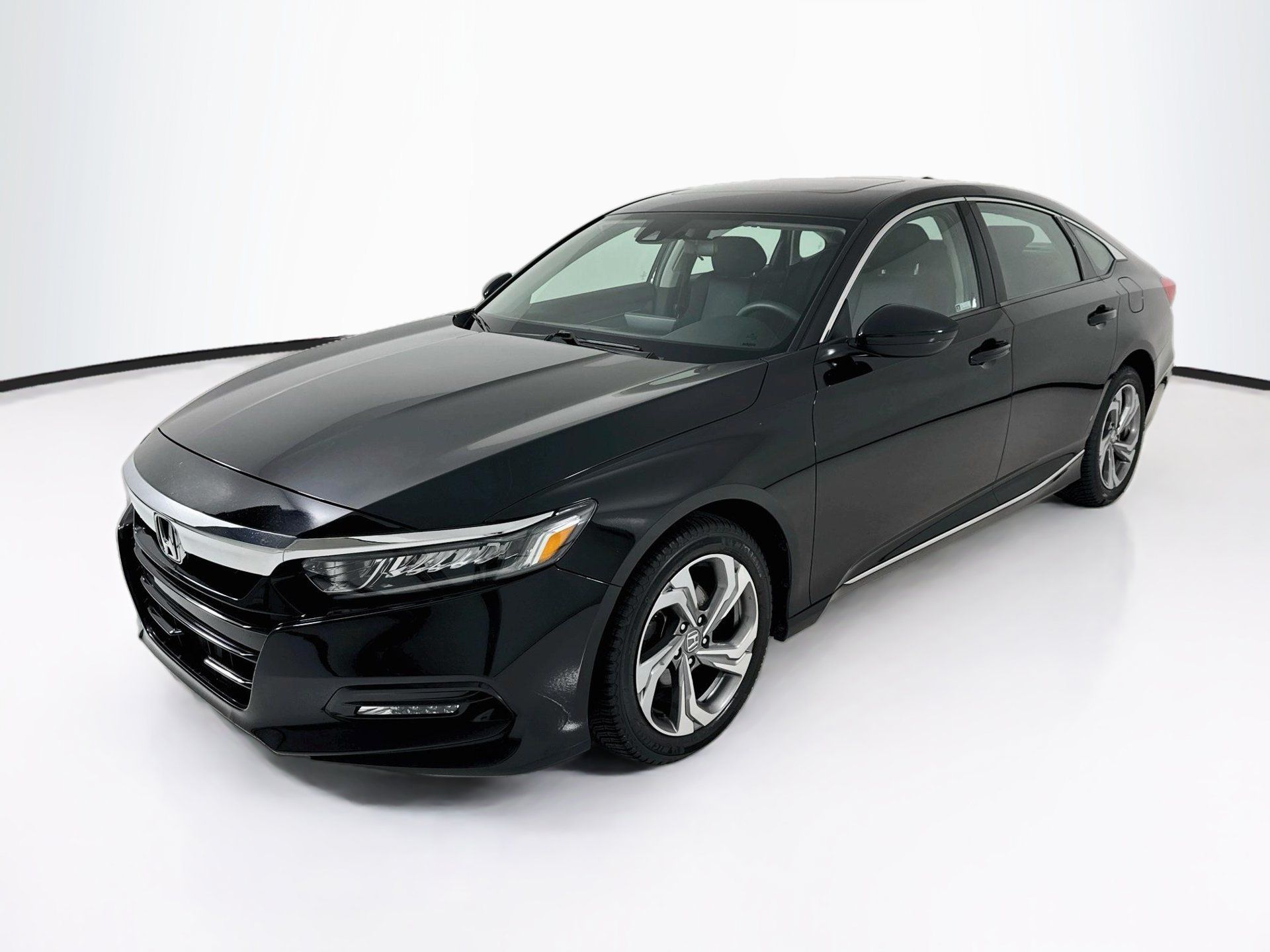 Used 2018 Honda Accord EX image 3