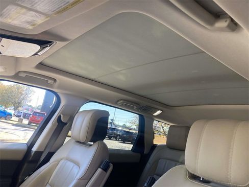 Used 2018 Land Rover Range Rover Sport HSE image 13