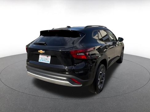 Used 2025 Chevrolet Trax LT image 14