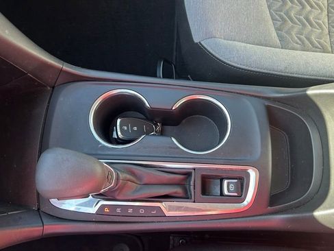 Used 2022 Chevrolet Equinox LS image 16