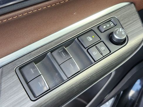 Used 2021 Toyota Venza Limited w/ Advanced Technology Package image 33