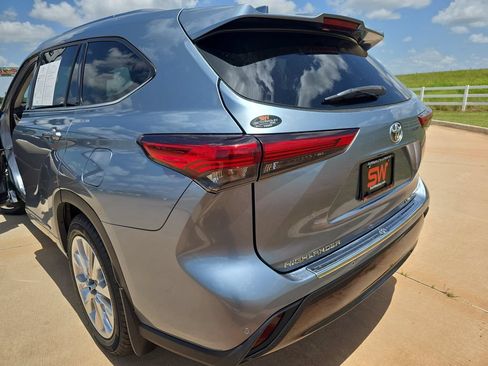 Used 2020 Toyota Highlander Limited w/ Protection Package #3 AWD/4WD image 35