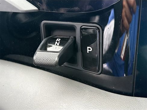 Used 2021 Porsche Taycan image 18