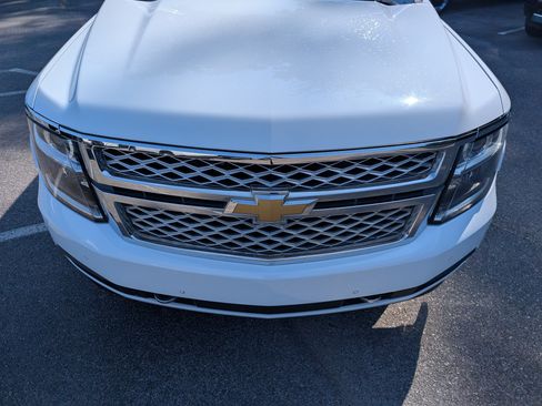 Used 2018 Chevrolet Suburban LT w/ LT Signature Package RWD image 12