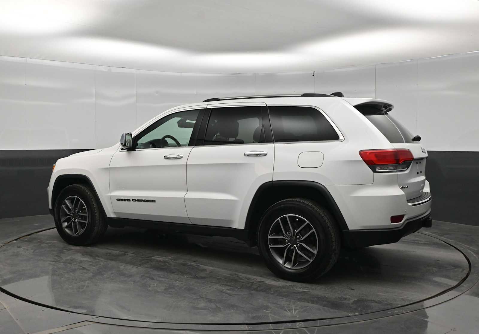 Used 2019 Jeep Grand Cherokee Limited w/ Trailer Tow Group IV AWD/4WD image 5