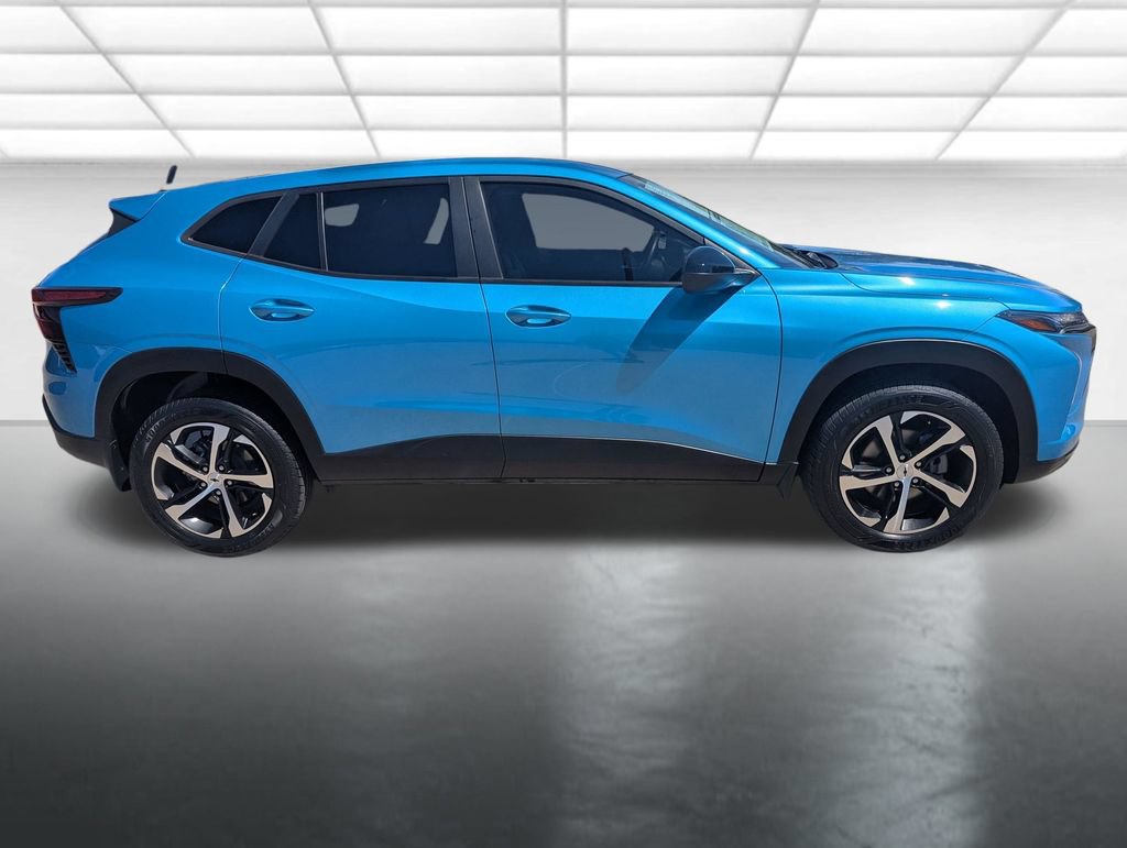 Used 2025 Chevrolet Trax RS FWD image 22