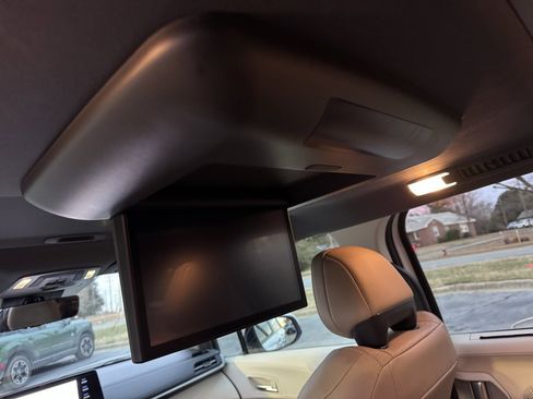 Used 2024 Toyota Sienna Limited image 13