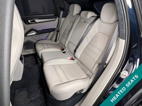 Used 2022 Porsche Cayenne Turbo image 9