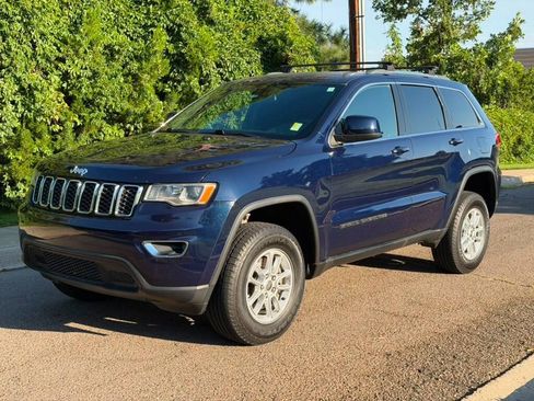 Used 2018 Jeep Grand Cherokee Laredo AWD/4WD image 8