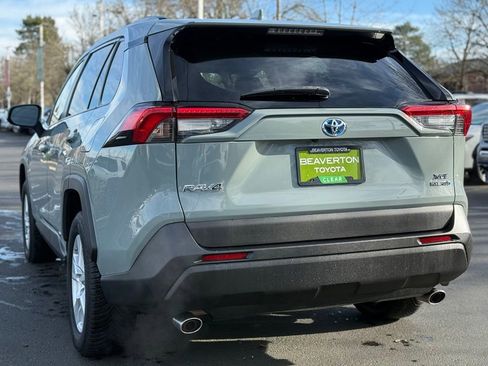 Used 2021 Toyota RAV4 XLE image 3