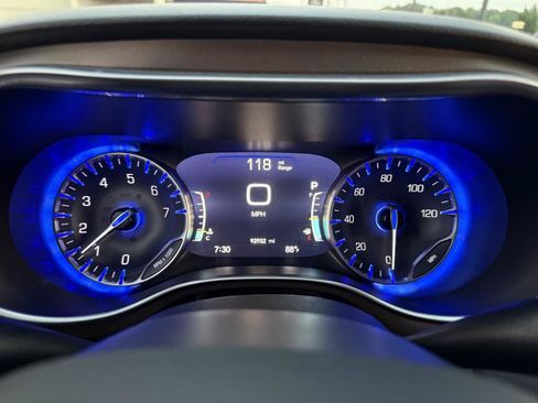 Used 2018 Chrysler Pacifica Touring-L Plus FWD image 15