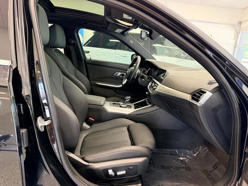 Used 2019 BMW 330i Sedan w/ Driving Assistance Package RWD image 23