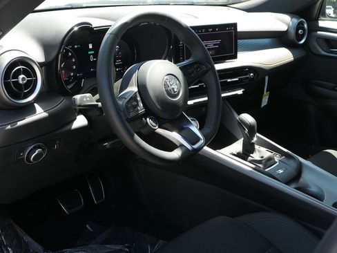 Used 2025 Alfa Romeo Tonale AWD/4WD image 9