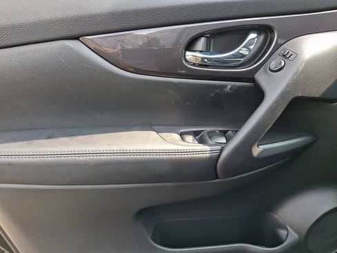 Used 2018 Nissan Rogue SV AWD/4WD image 12