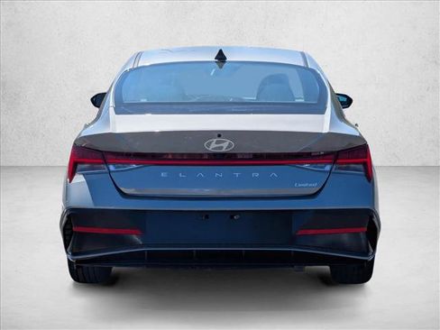 Used 2025 Hyundai Elantra Limited FWD image 7