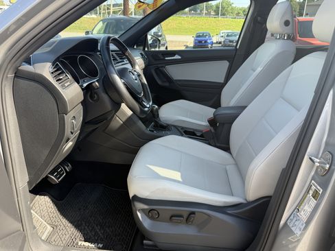 Used 2021 Volkswagen Tiguan SE R-Line FWD image 16