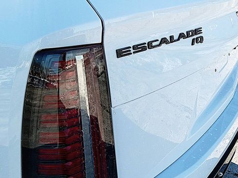 Used 2025 Cadillac Escalade IQ Sport 2 w/ LPO, ONYX Package image 8